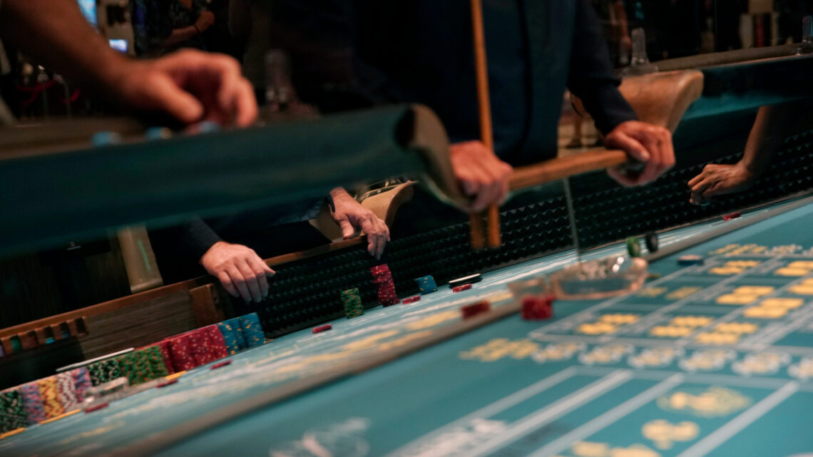 How to Play Craps Online – Basic Tips For Winning at Craps